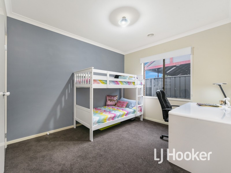 16 Aldous Place, Cranbourne North VIC 3977