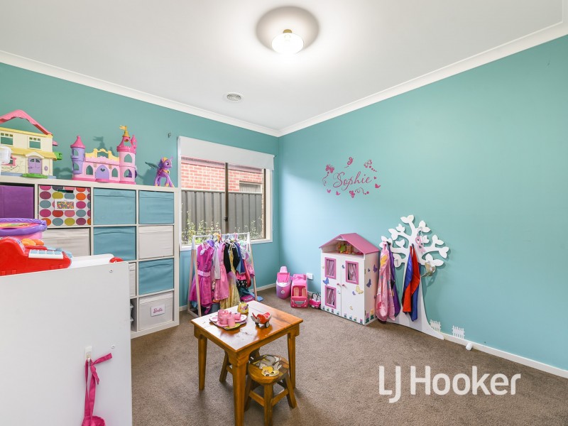 16 Aldous Place, Cranbourne North VIC 3977