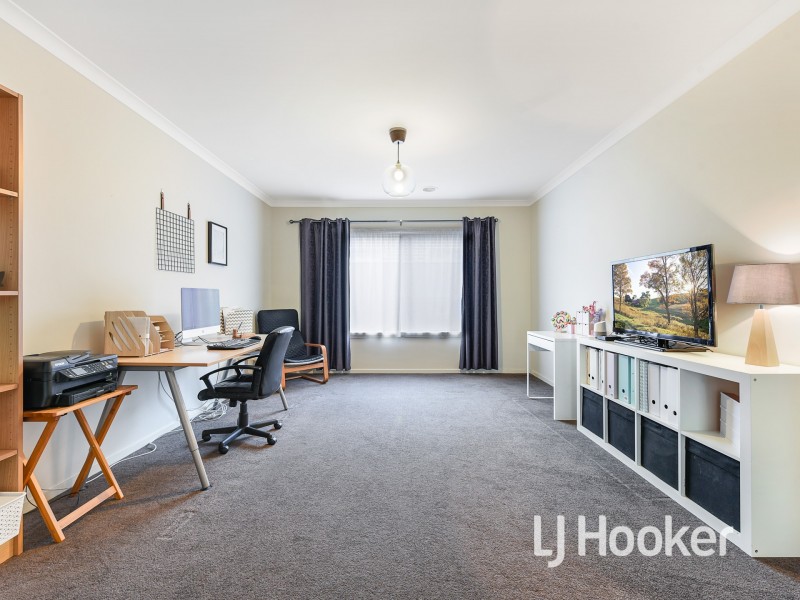 16 Aldous Place, Cranbourne North VIC 3977