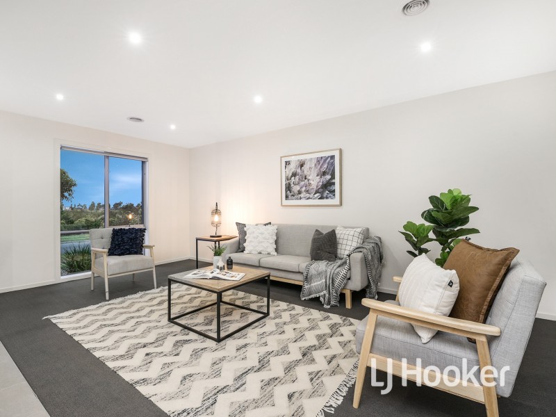 9 Maeve Circuit, Clyde North VIC 3978