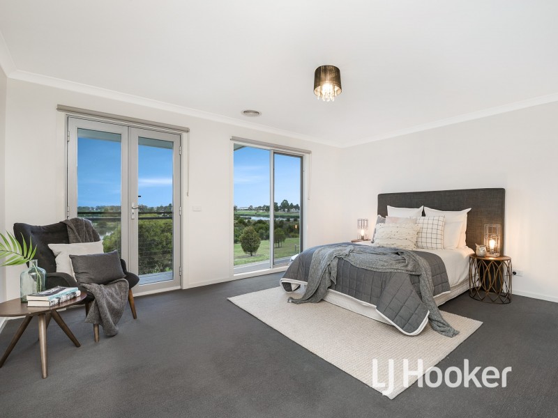 9 Maeve Circuit, Clyde North VIC 3978