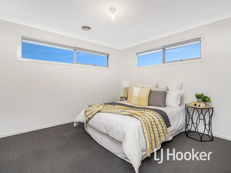 9 Maeve Circuit, Clyde North VIC 3978