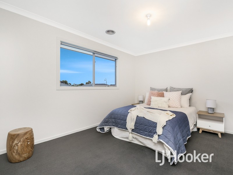 9 Maeve Circuit, Clyde North VIC 3978