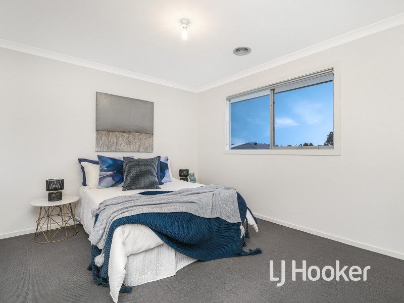 9 Maeve Circuit, Clyde North VIC 3978