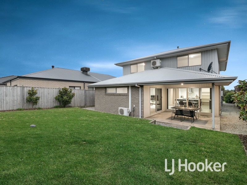 9 Maeve Circuit, Clyde North VIC 3978