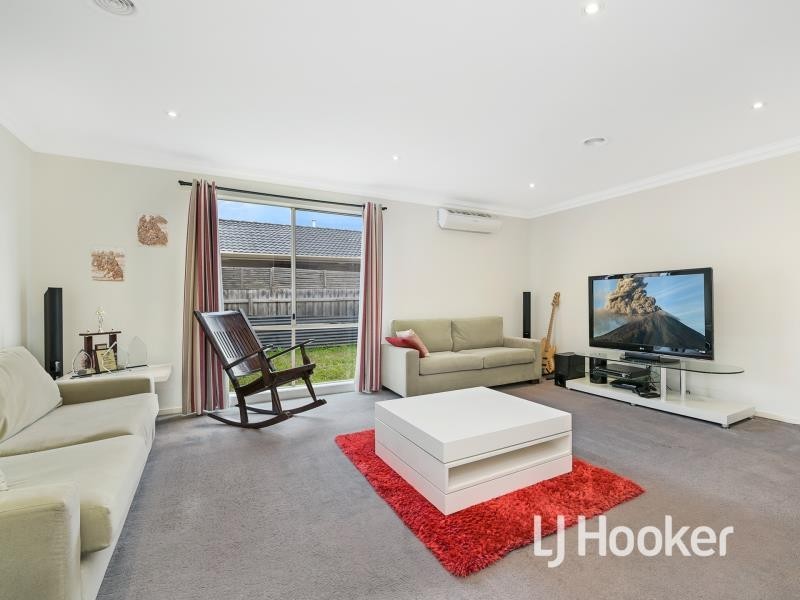 8 Spencer Place, Pakenham VIC 3810