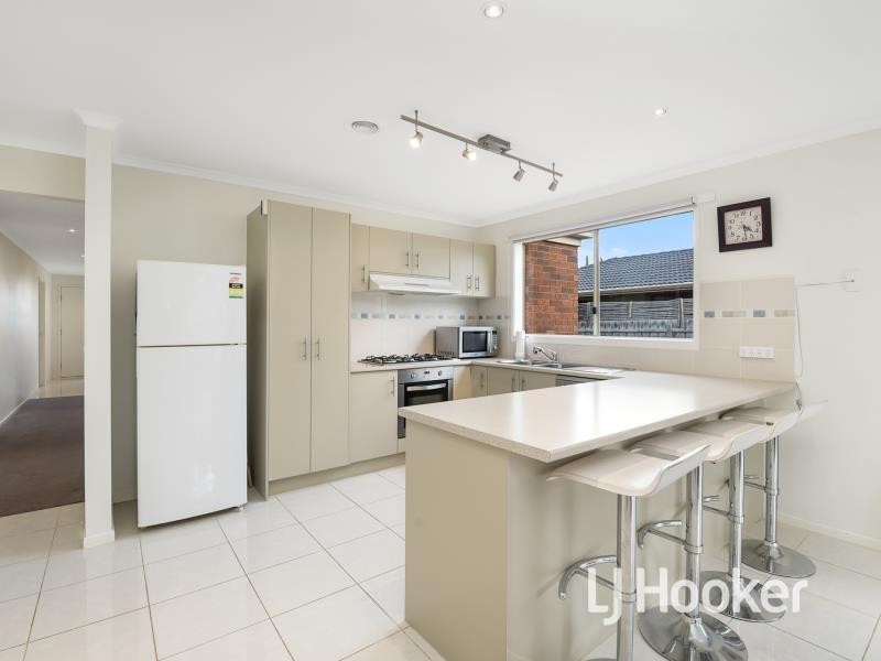 8 Spencer Place, Pakenham VIC 3810