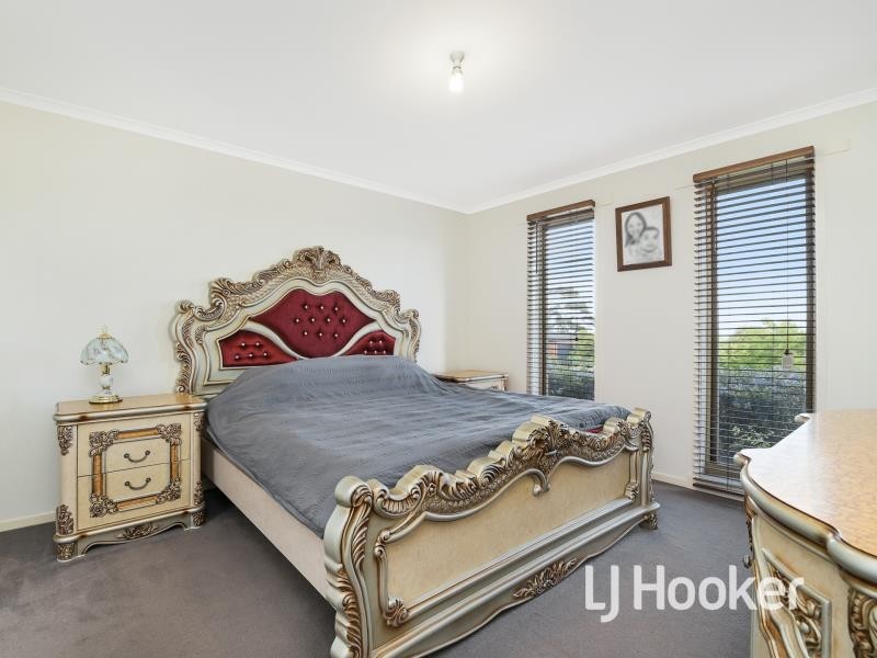 8 Spencer Place, Pakenham VIC 3810