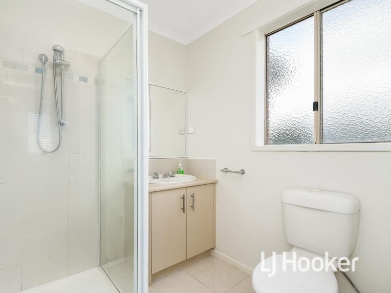 8 Spencer Place, Pakenham VIC 3810