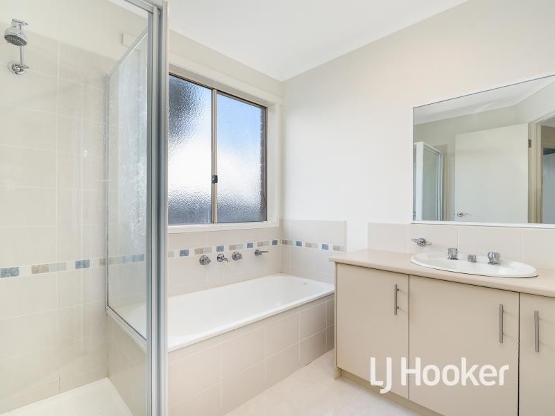 8 Spencer Place, Pakenham VIC 3810