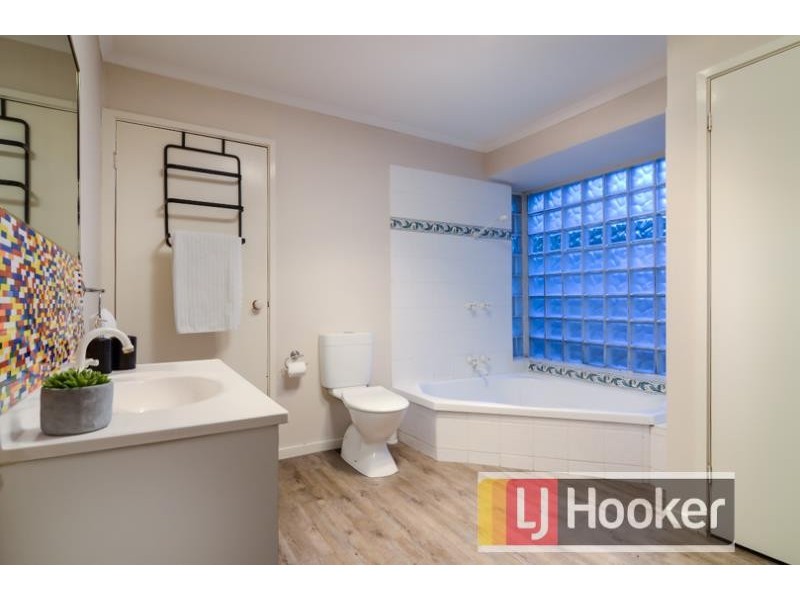 15 Selkirk Court, Berwick VIC 3806