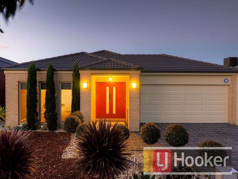 8 Nurture Avenue, Cranbourne North VIC 3977