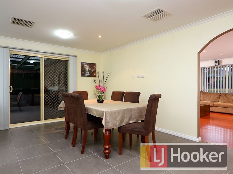 94 Courtenay Avenue, Cranbourne North VIC 3977
