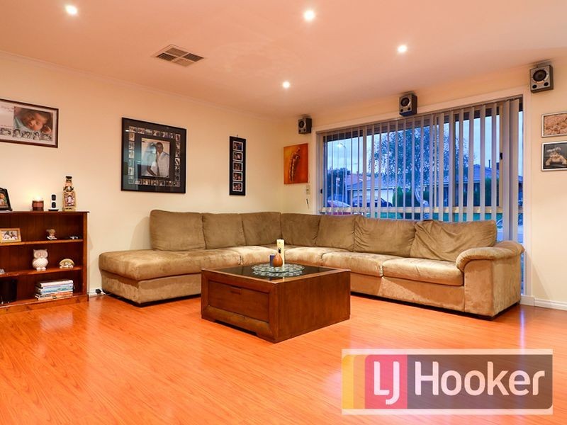 94 Courtenay Avenue, Cranbourne North VIC 3977