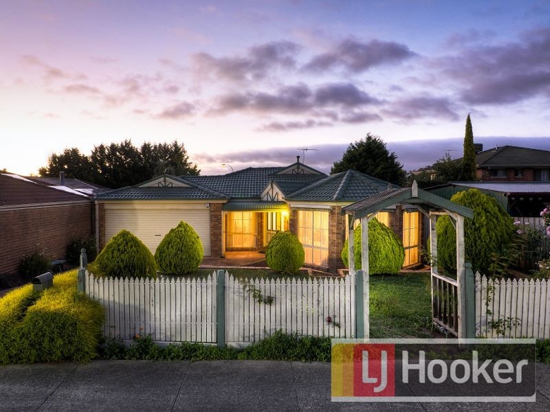 9 Manatoka Crescent, Hampton Park VIC 3976