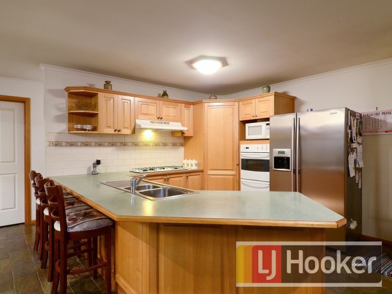 9 Manatoka Crescent, Hampton Park VIC 3976