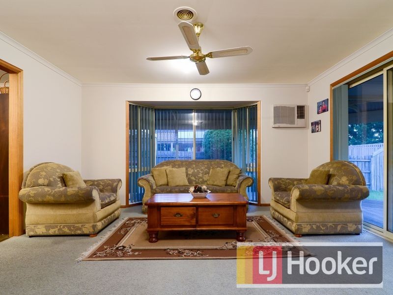 9 Manatoka Crescent, Hampton Park VIC 3976