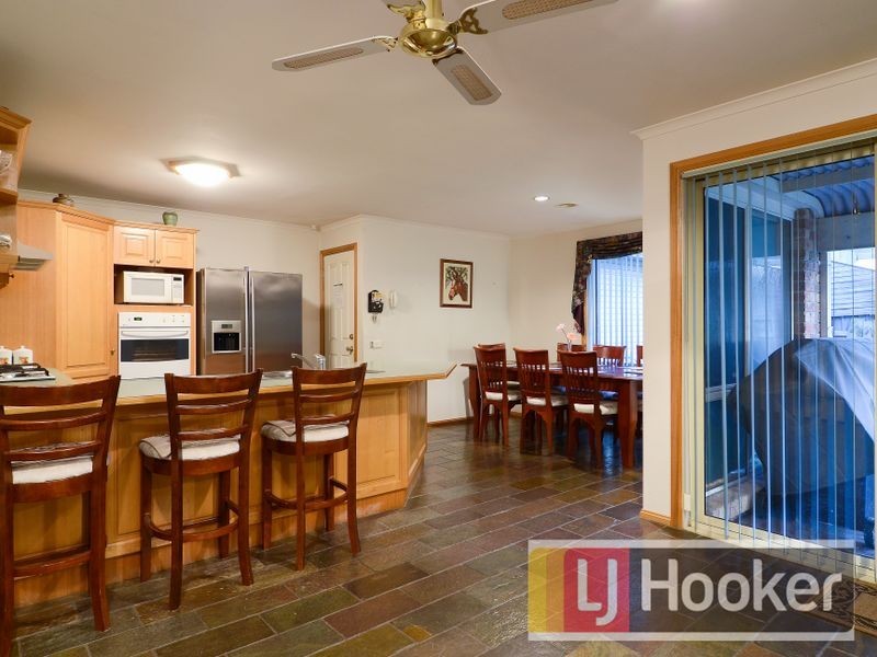 9 Manatoka Crescent, Hampton Park VIC 3976