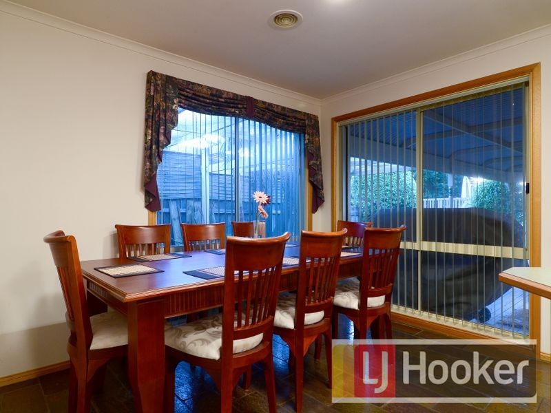 9 Manatoka Crescent, Hampton Park VIC 3976