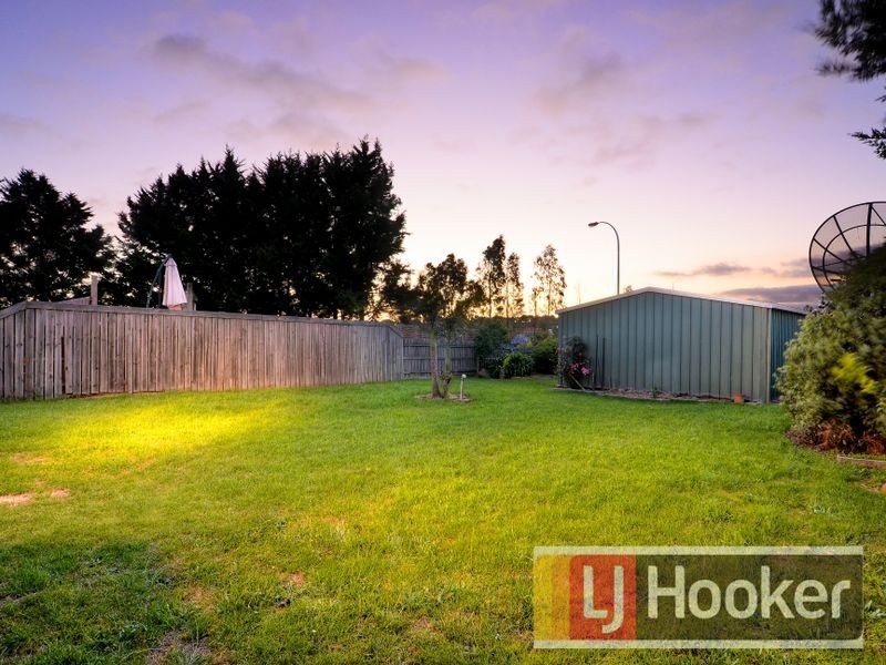 9 Manatoka Crescent, Hampton Park VIC 3976