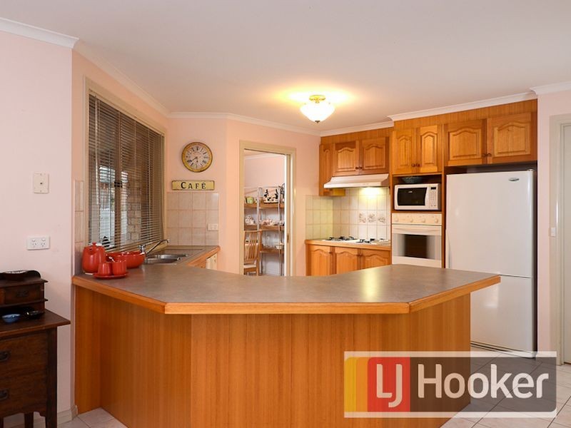 2 Floral Gardens, Narre Warren South VIC 3805