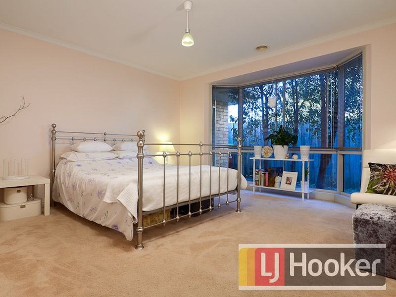 2 Floral Gardens, Narre Warren South VIC 3805