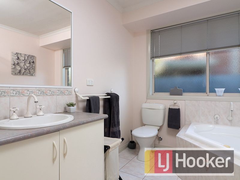 2 Floral Gardens, Narre Warren South VIC 3805