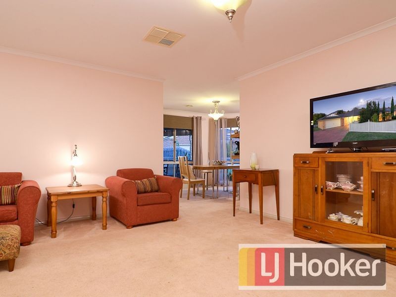 2 Floral Gardens, Narre Warren South VIC 3805