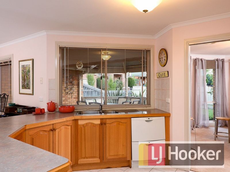 2 Floral Gardens, Narre Warren South VIC 3805