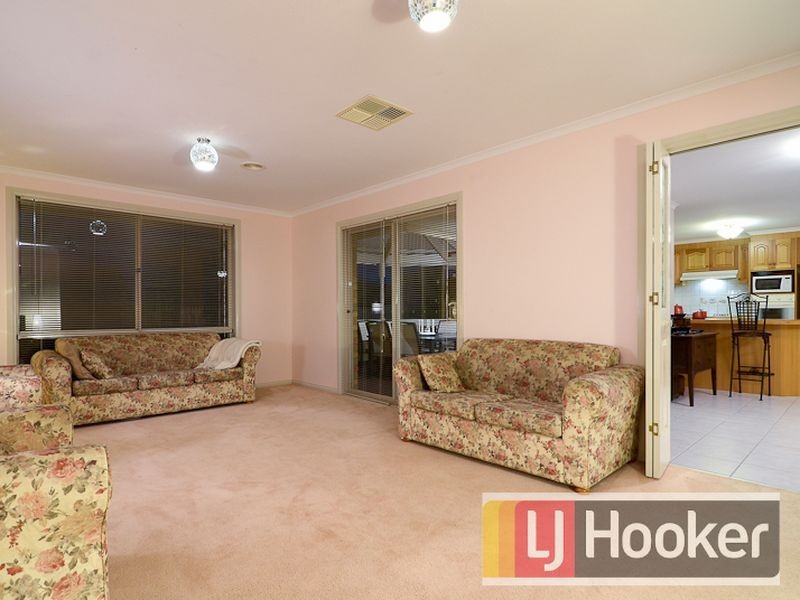 2 Floral Gardens, Narre Warren South VIC 3805