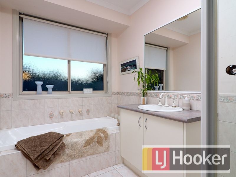 2 Floral Gardens, Narre Warren South VIC 3805