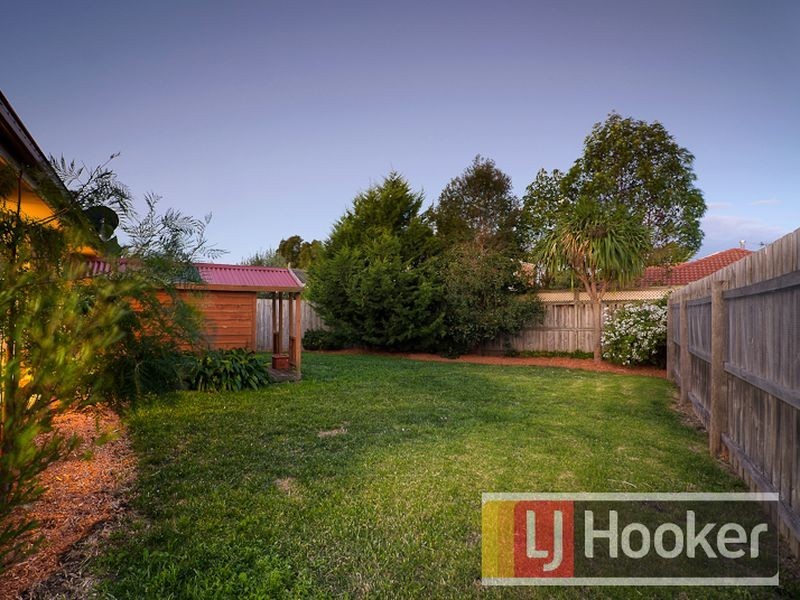 2 Floral Gardens, Narre Warren South VIC 3805