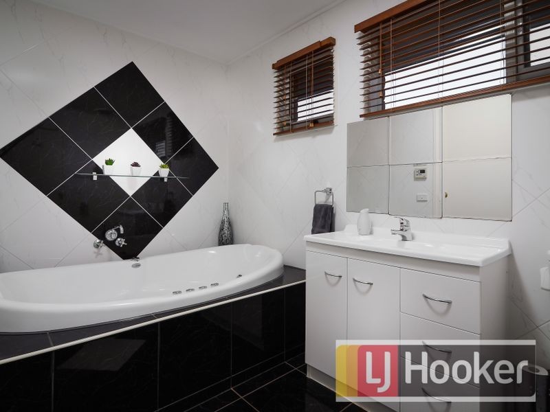 23 Meredith Crescent, Hampton Park VIC 3976