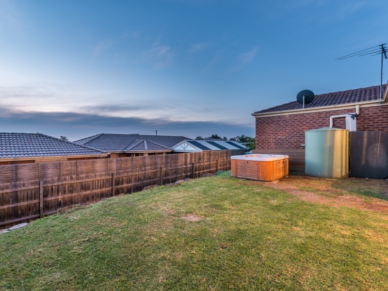 13 Allara Drive, Hampton Park VIC 3976
