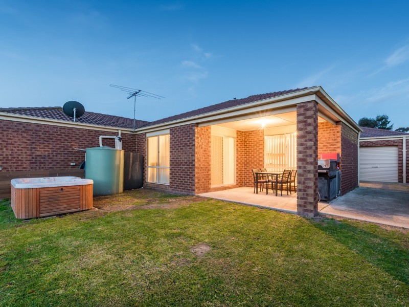 13 Allara Drive, Hampton Park VIC 3976