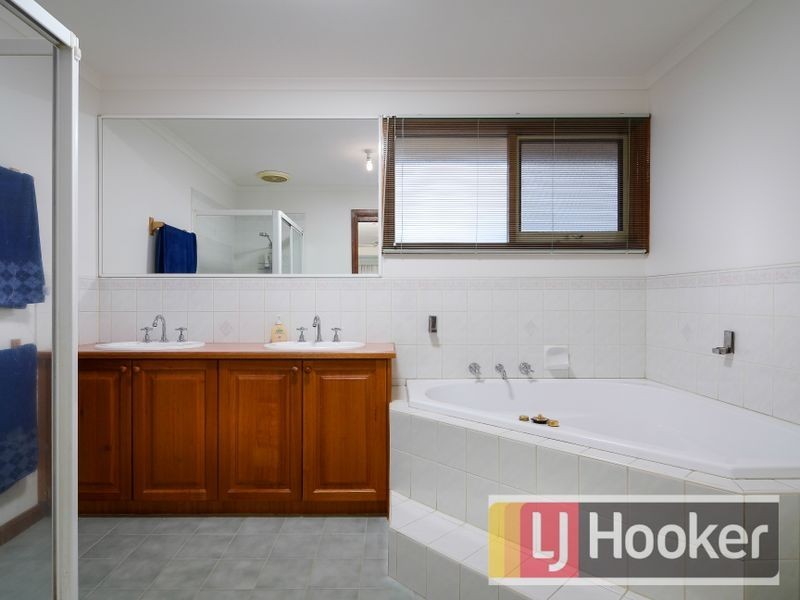 7 Oxenford Rise, Narre Warren South VIC 3805