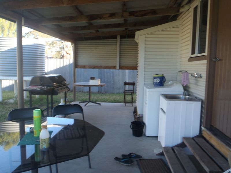 8 Creek Street, Yuleba QLD 4427