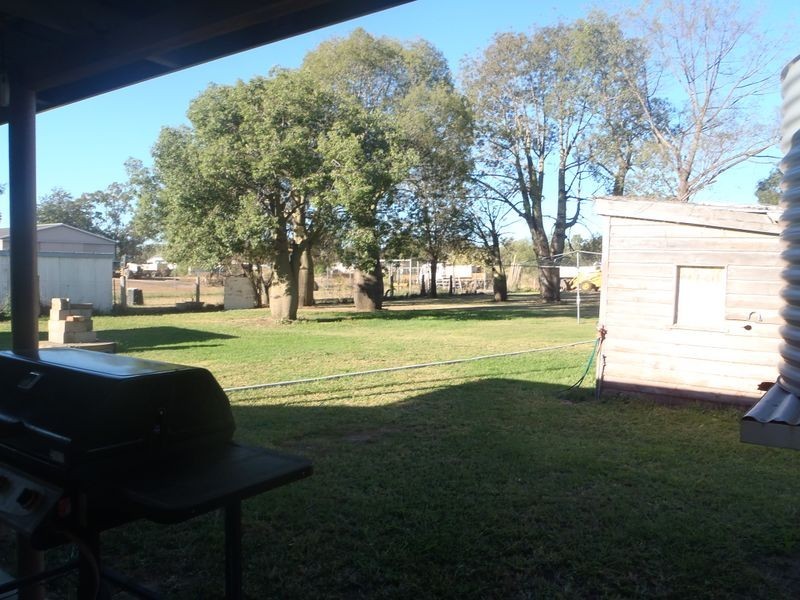 8 Creek Street, Yuleba QLD 4427