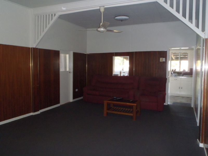 8 Creek Street, Yuleba QLD 4427