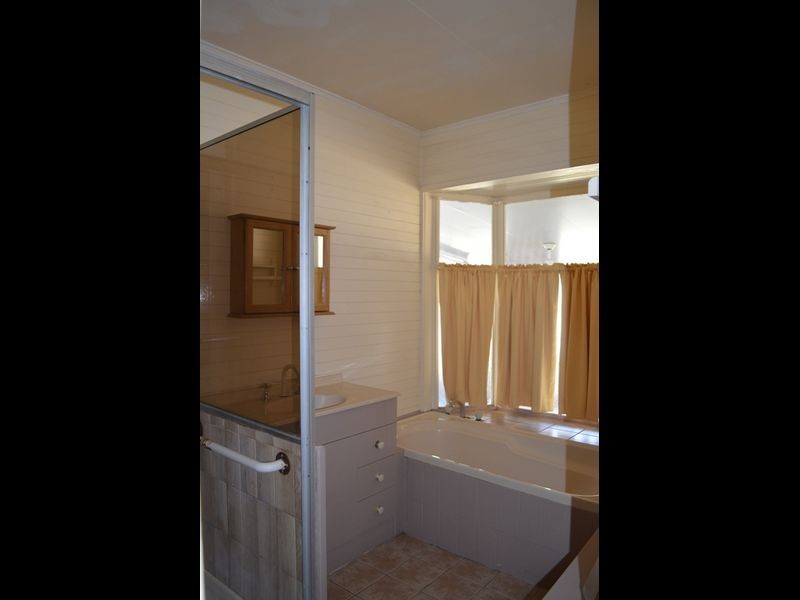 5 Wright Street, Roma QLD 4455