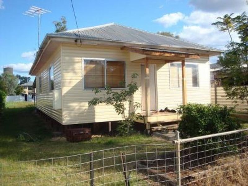 90 EDWARD STREET, Charleville QLD 4470