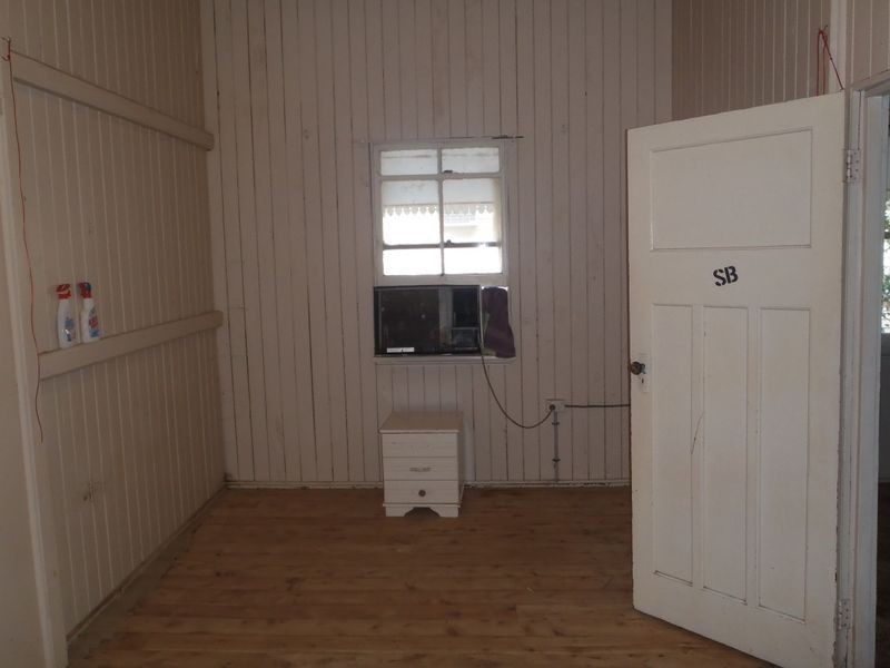 24 Stephenson Street, Yuleba QLD 4427