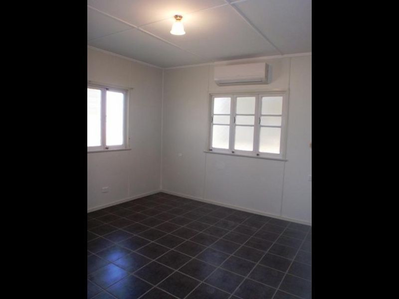 25 Charles Street, Roma QLD 4455
