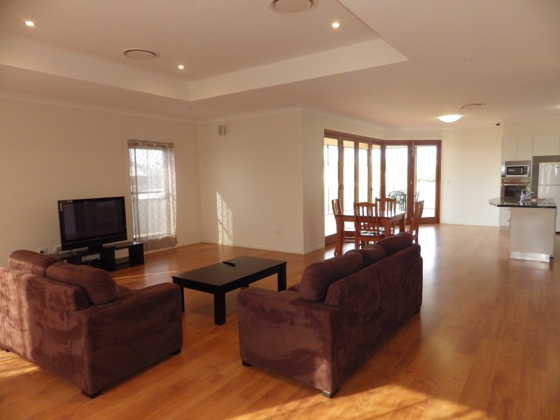 6 Lockyer Crescent, Roma QLD 4455