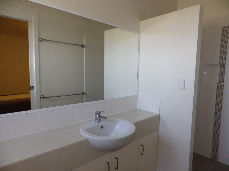6 Lockyer Crescent, Roma QLD 4455