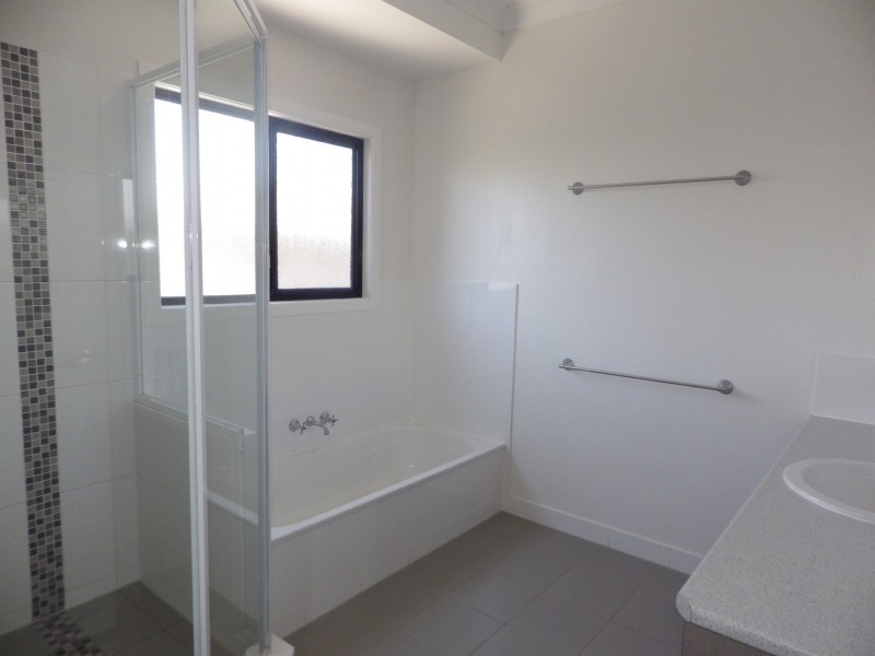 6 Lockyer Crescent, Roma QLD 4455