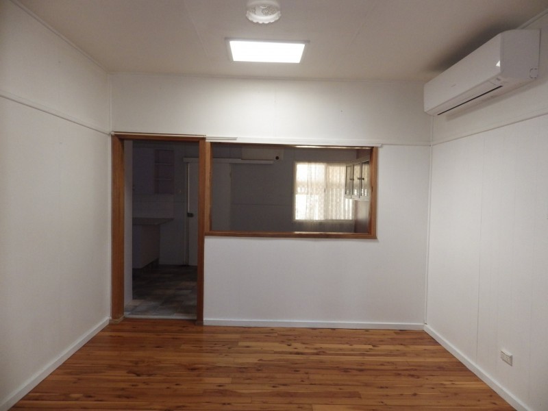 2 Lovell Street, Roma QLD 4455