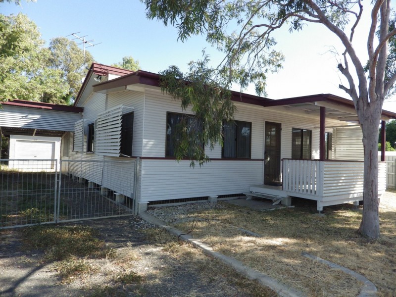 2 Lovell Street, Roma QLD 4455