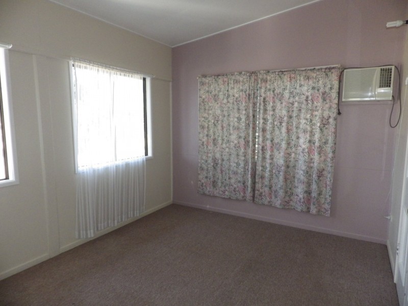 2 Lovell Street, Roma QLD 4455