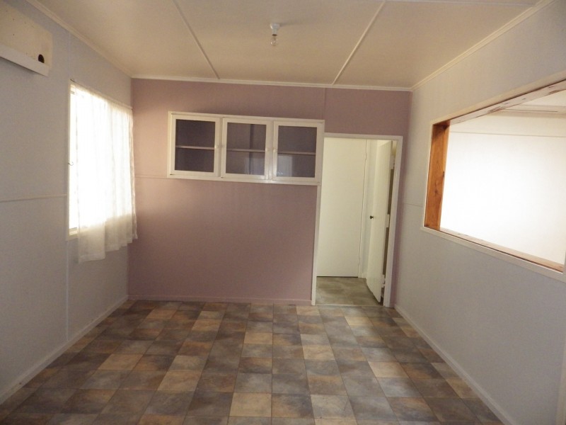 2 Lovell Street, Roma QLD 4455